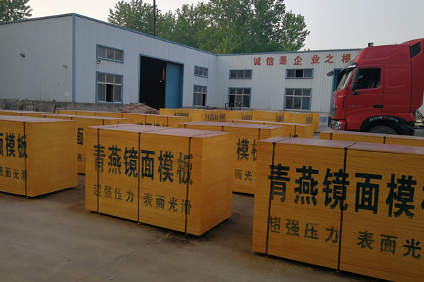 選購清水建筑模板時(shí)如何鑒別產(chǎn)品質(zhì)量
